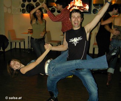 Salsa in Regensburg im Cafe Schiller (click to enlarge - anklicken zum Vergr��ern, mit ALT+F4 wieder schliessen)